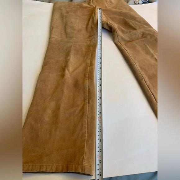 Danier suede straight leg pants  in tan color size 6. - Picture 11 of 11